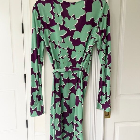 DVF Purple and Green Patterned Wrap Dress - 100% Silk, Size 8 - Picture 9 of 11